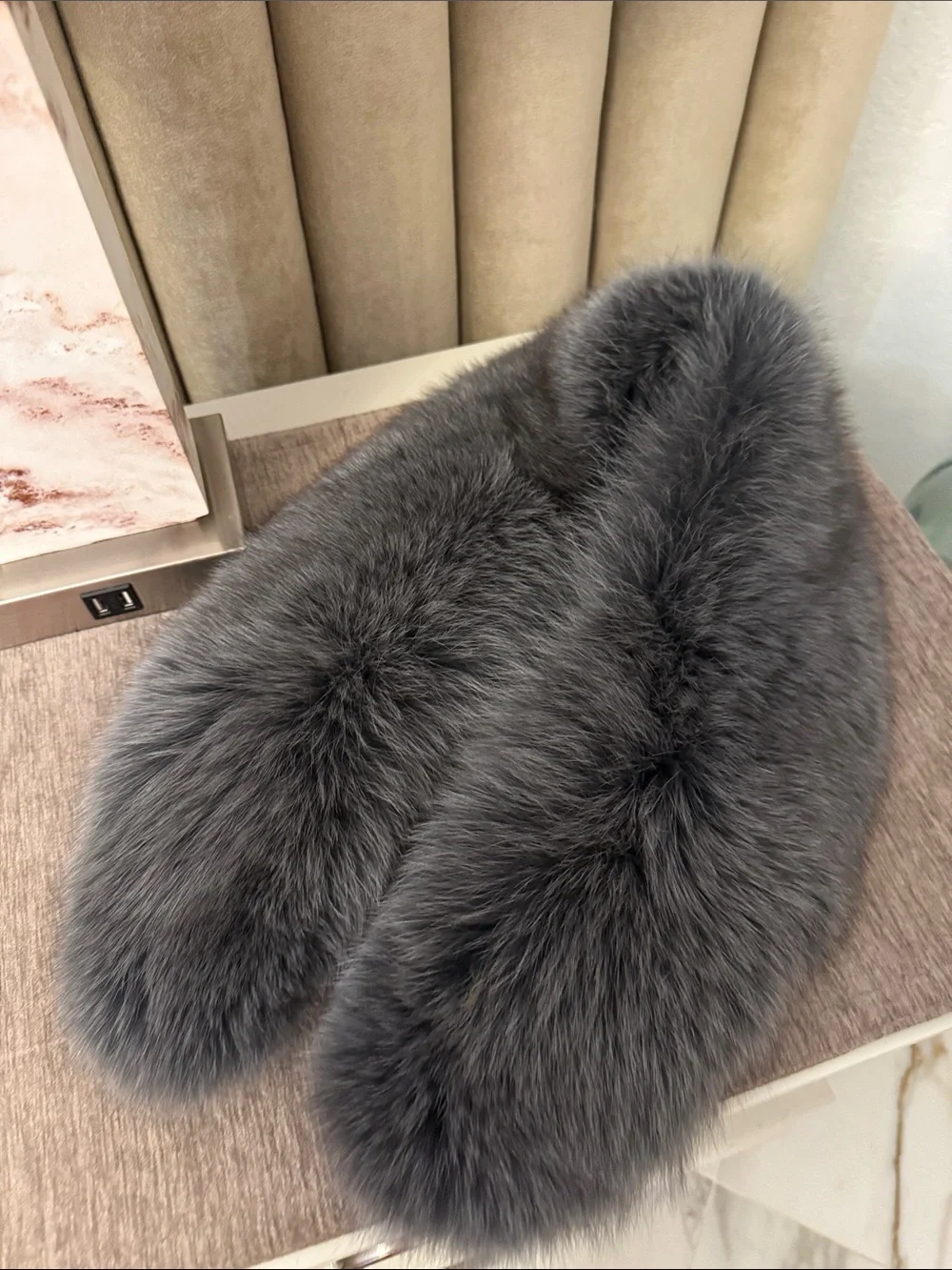 Saga fox fur collar